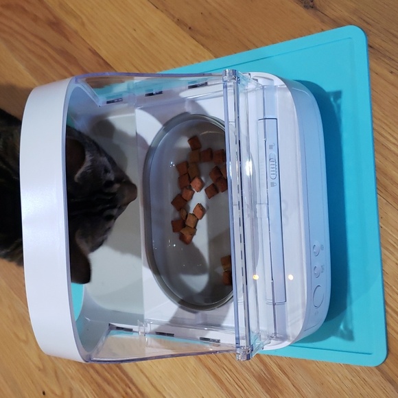 Brand New! SureFeed Microchip Small Dog & Cat Feeder Model# MPF001 - Picture 9 of 16